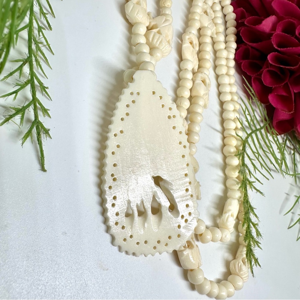 VINTAGE⚜️Carved Faux Ivory Elephant Beaded Necklace - Picture 7 of 9